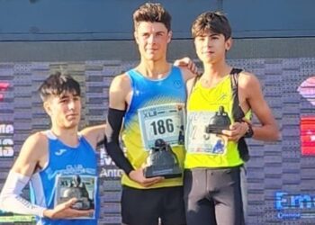 Podio de la categoría sub-18 con Alejandro Domingo en el centro./ SP. SEGOVIA