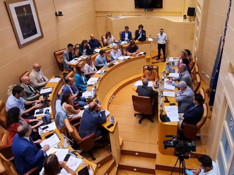 Mañana se reanuda el pleno que se suspendió el día 30 por la Dana en Valencia 1 Imagen del pleno del Ayuntamiento de Segovia.
