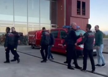 José Mazarías se despide del grupo de bomberos