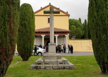 Cientos de segovianos acuden al cementerio de la ciudad cada 1 de noviembre.
