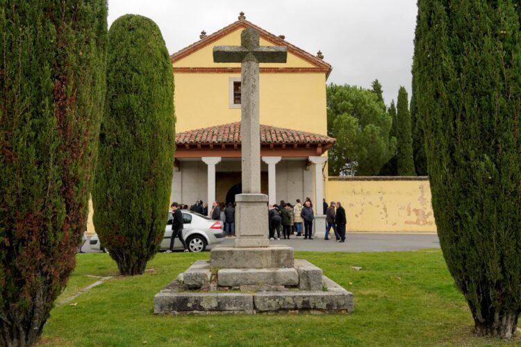 Cientos de segovianos acuden al cementerio de la ciudad cada 1 de noviembre.