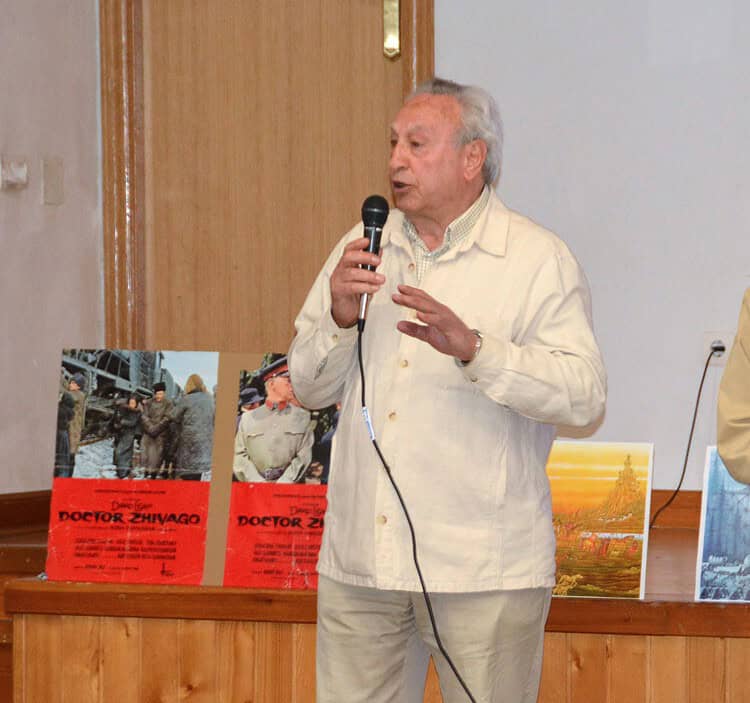 Daniel Vega dará una conferencia en Nava de la Asunción sobre la Escuela de Cine de mediados del siglo XX 1 El director de producción Daniel Vega comentantado la exposición ‘El cine’ de ‘La Prote’.