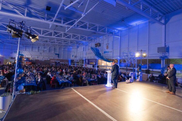 600 personas celebraron el emotivo 25 aniversario de San Cristóbal de Segovia 1 Discurso de Miguel Ángel de Vicente ante los 600 asistentes.