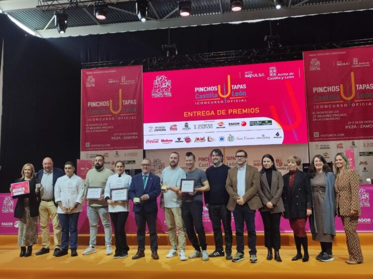 Foto de familia con los galardonados del I Concurso de Tapas y Pinchos de Castilla y León.
