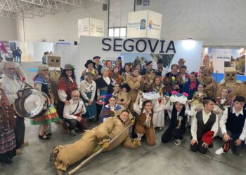 Mozos y mozas de Arcones tras la representación de ‘La Vaquilla’ en la Feria de Valladolid./ PRODESTUR