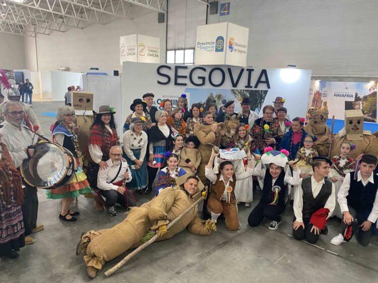 Mozos y mozas de Arcones tras la representación de ‘La Vaquilla’ en la Feria de Valladolid./ PRODESTUR