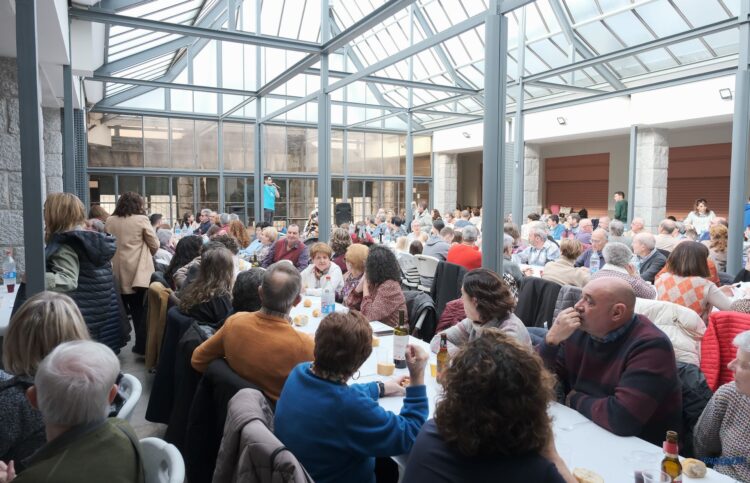 El II Cocido Popular del Foro Local de La Granja reúne a un centenar de personas 1 El Mercado Municipal de La Granja, lleno para degustar el cocido (FOTO: FRANCISCO SÁNCHEZ)