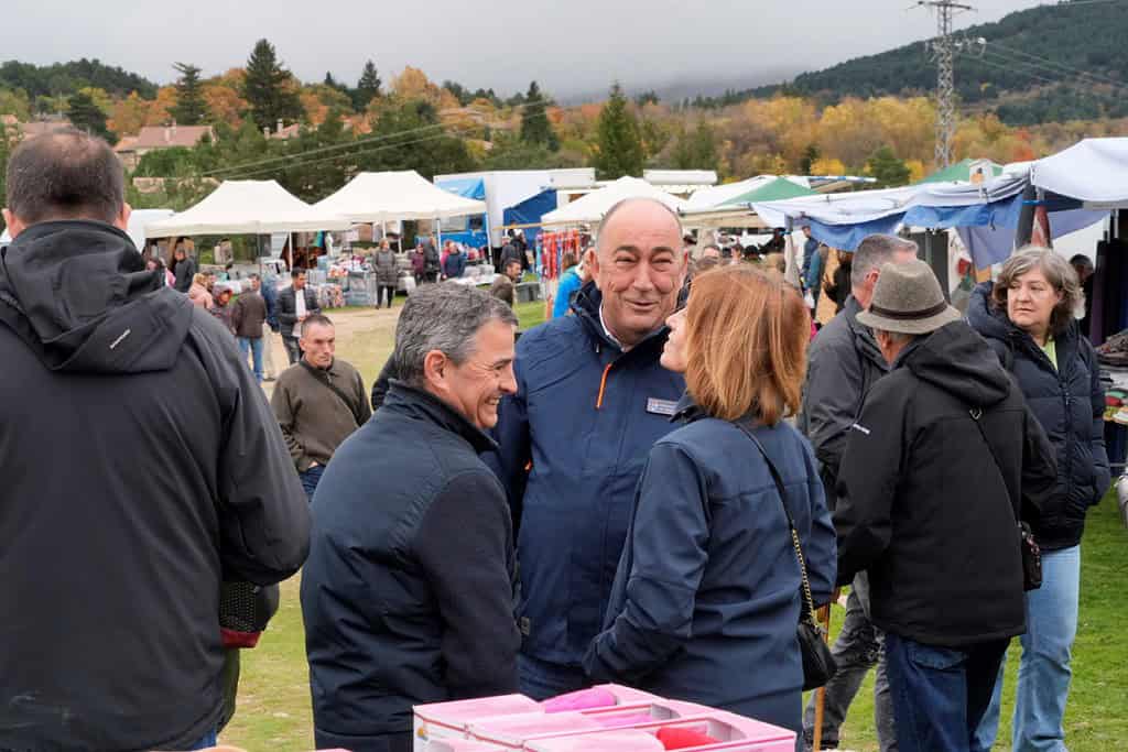 Miguel Ángel de Vicente y Magdalena Rodríguez disfrutan de la feria.