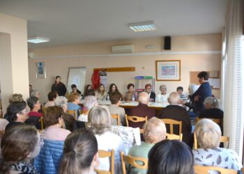 Jóvenes y mayores disfrutaron del encuentro intergeneracional.