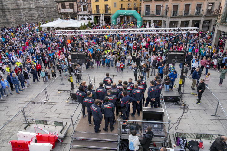 ‘Segovia da un paso solidario’ reúne a cerca de 3.000 personas 1 Emotivo minuto de silencio por las víctimas de la DANA.