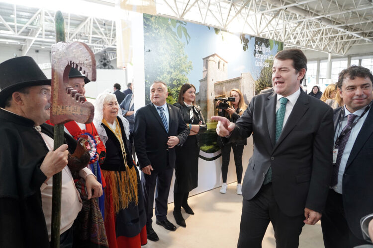 El Presidente de la Junta de Castilla y León asiste a la inauguración de las ferias AR-PA e Intur, que se celebran conjuntamente en Valladolid. / Rubén Cacho