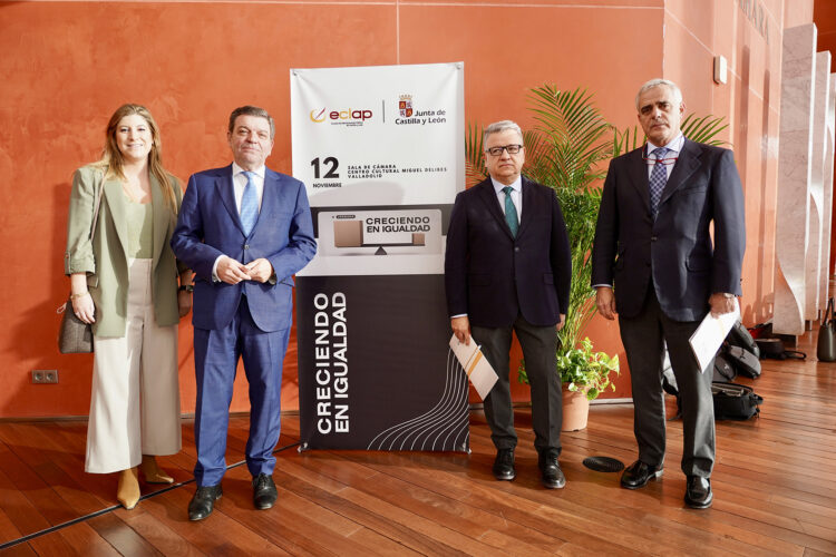 La Junta habilita un buzón para propuestas de empleados públicos en materia de igualdad 1 El Consejero de la Presidencia inaugura la jornada "Creciendo en igualdad", de la Escuela de Administración Pública de Castilla y León. / Leticia Pérez