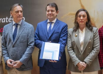 El Presidente de la Junta de Castilla y León presenta el Plan Estratégico de la Industria Agroalimentaria 2024-2028. / Susana Martín