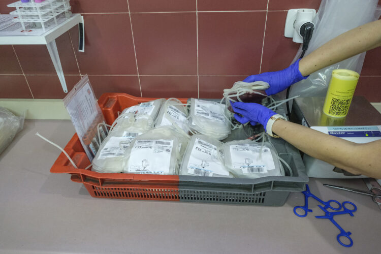 Maratón para la donación de sangre en el Hospital 1 Bandeja con los útiles necesarios para la donación.