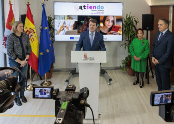 Alfonso Fernández Mañueco e Isabel Blanco en un momento de la presentación de la campaña.