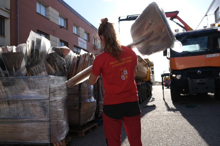 Toneladas de solidaridad segoviana llegan para abastecer a los afectados por la DANA 1 Los materiales para despejar las calles de barro y escombros son los más solicitados por las áreas afectadas.