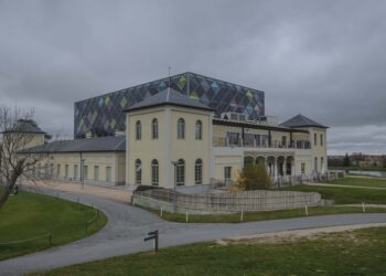 Palacio de Congresos y Exposiciones ‘La Faisanera’ / E.A.