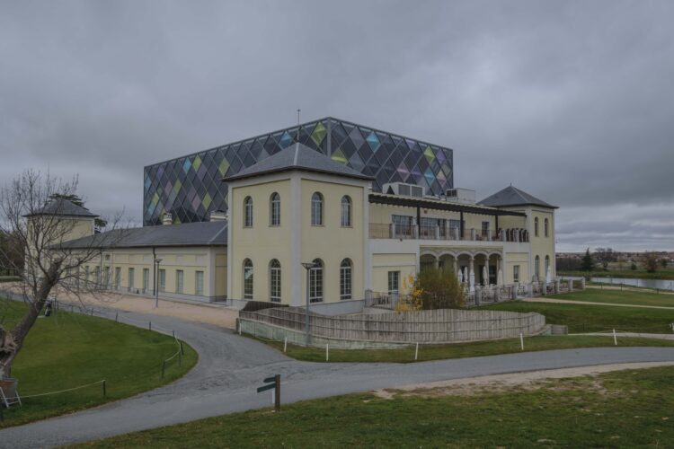 Palacio de Congresos y Exposiciones ‘La Faisanera’ / E.A.