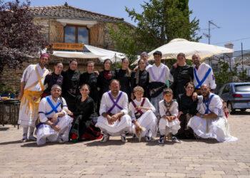 Grupo de danzantes de la localidad.