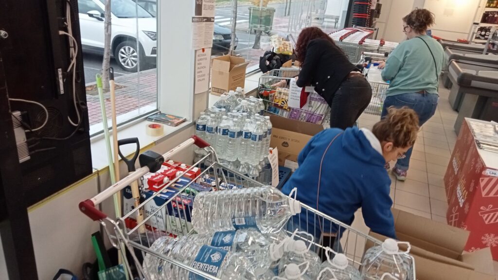 Toneladas de solidaridad segoviana llegan para abastecer a los afectados por la DANA 2 Recogida de productos de primera necesidad en Palazuelos de Eresma.