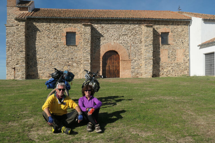 ‘La Historia en Bicicleta’ propone un nuevo recorrido a pedales para conocer el patrimonio de la provincia 1 Excursión de Carolina Muñoz y Carlos Rubio / ‘LA HISTORIA EN BICICLETA’