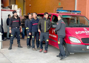 Grupo de bomberos ha partido hacia Valencia. / EL ADELANTADO