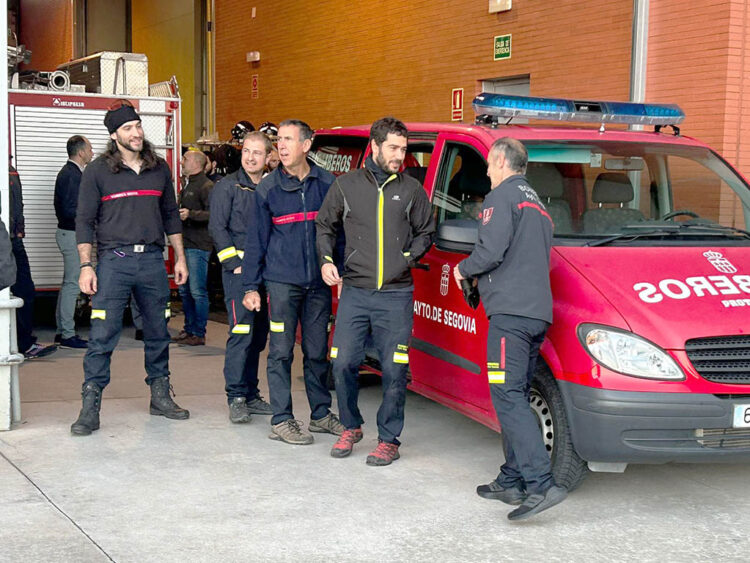 Un nuevo retén de bomberos de Segovia parte hacia Valencia para trabajar en las zonas afectadas por la DANA 1 Grupo de bomberos ha partido hacia Valencia. / EL ADELANTADO