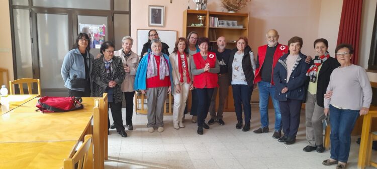 Cruz Roja imparte en Cantimpalos una charla sobre el trato a las personas mayores 1 Charla coloquio impartida por voluntarios de Cruz Roja / LOURDES MATARRANZ