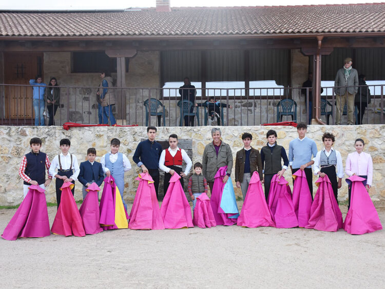 Jacobo Otero, Joaquín López, Álex Torán, Pablo Romerín, Alejandro Pérez, Cristian González, Cayetano de Frutos, Emilio de Frutos, Daniel Hernández, Jorge Oliva, Jesús Manso, Jaime Hermosa y Lola Sanz. / ALEJANDRO MARTÍN