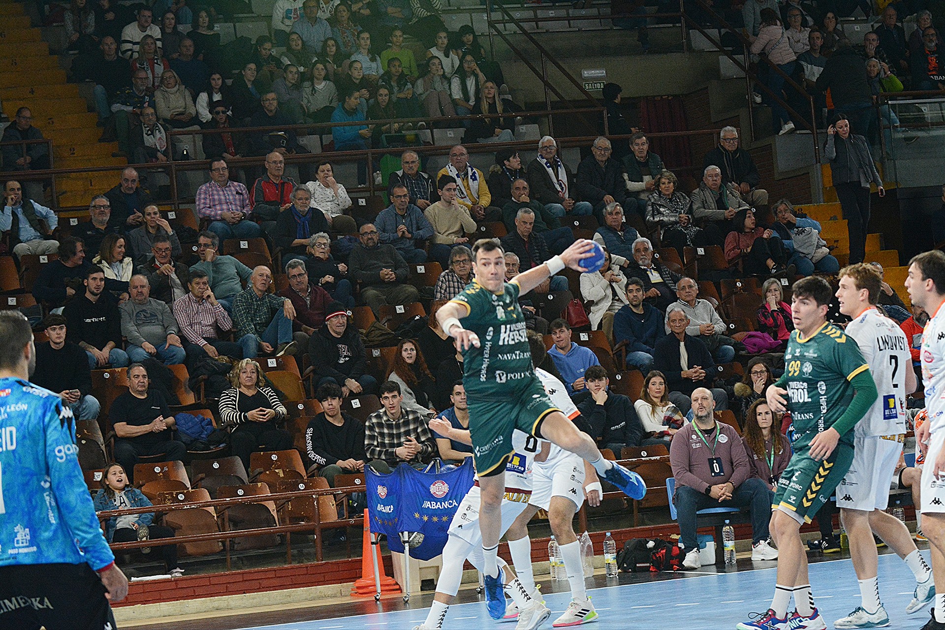 El BM Nava sigue sin romper el maleficio del Palacio 3 FOTO WEB 2