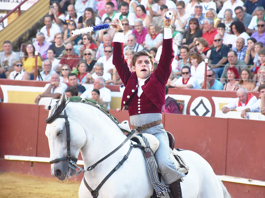 El toreo a caballo continúa la tendencia en la provincia: 15 rejoneadores, nueve festejos y ocho plazas 3 Guillermo Hermoso de Mendoza, en Cuéllar. / A.M.