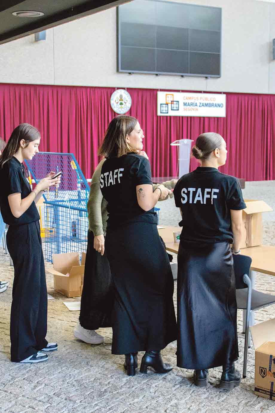 Los jóvenes universitarios con el pueblo valenciano 2 IMG 20241105 WA0022 WEB