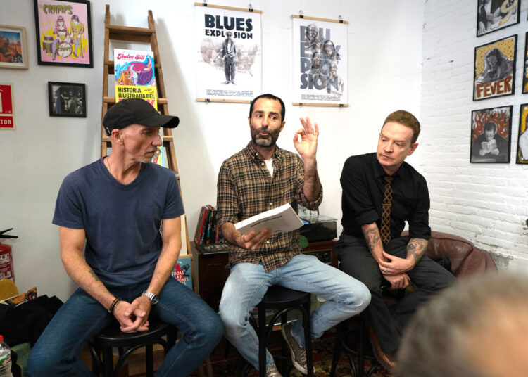 David Moreu: “Siempre he entendido la contracultura como motor de la sociedad” 1 Jordi Vilella y David Moreu en la presentación del libro Blues Explosion (Editorial Confluencias).