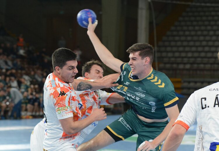 El BM Nava sigue sin romper el maleficio del Palacio 1 NAVA 2