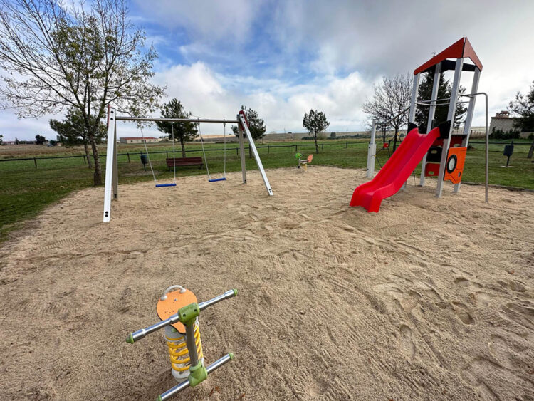 El Ayuntamiento invierte 48.000 euros en espacios infantiles de Madrona, Fuentemilanos y Zamarramala 1 Parque infantil de Fuentemilanos.