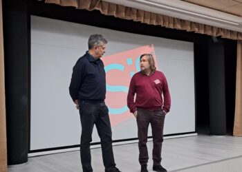 David Garcia, hijo de Ana Mariscal y Jose María Velasco, director de la SICC, durante la presentación de la proyección de ‘El camino’.