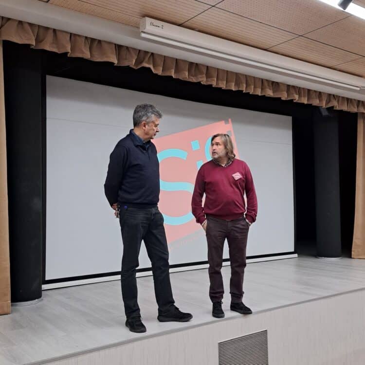 La Semana Internacional de Cine de Cuéllar cierra con éxito su primera edición dedicada a la mujer rural 1 David Garcia, hijo de Ana Mariscal y Jose María Velasco, director de la SICC, durante la presentación de la proyección de ‘El camino’.