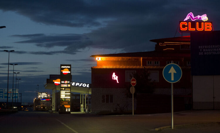 Detenidos dos proxenetas en Valladolid 1 Una mujer sudamericana, traída bajo engaño, fue liberada. / Ricardo Ordóñez