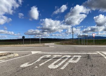 Raqueta de la SG-323, con desvío a Barbolla. / EL ADELANTADO