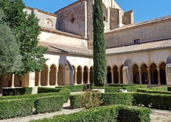 Vista del claustro del convento de Santa María la Real de Nieva.