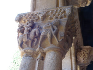 Claustro de Santa María la Real de Nieva (III) 2 Aquí podemos ver dos imágenes de mayo, representado por un caballero y junio, por un hombre segando.