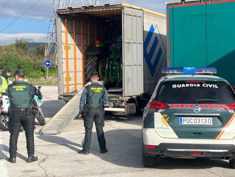 Recuperados en Navarra tres tractores valorados en 300.000 euros sustraídos en Valseca 1 Recuperación de los tractores / GUARDIA CIVIL