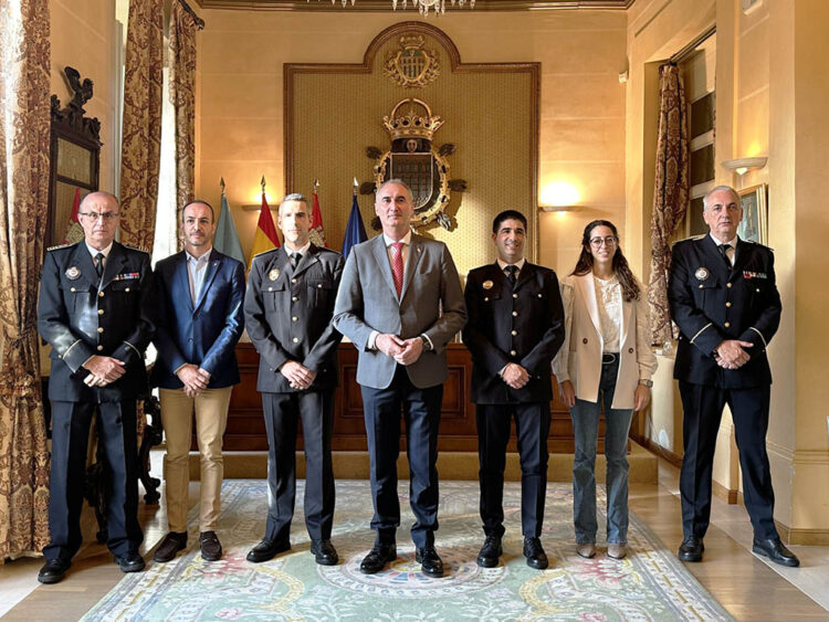 Dos subinspectores de la Policía Local toman posesión 1 Acto de toma de posesión de los subinspectores Óscar Martín y Fernando Gómez. / EL ADELANTADO