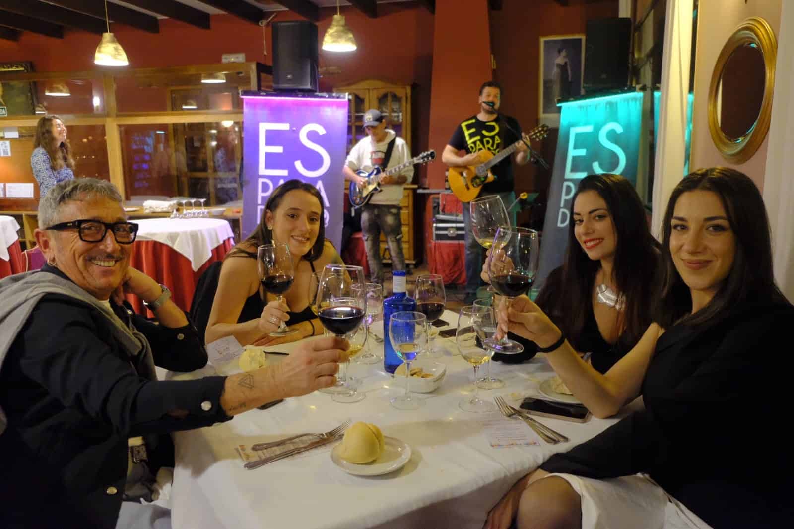 Celebrar la vida alrededor del vino 3 a1d9327e ee94 4d7e a70b 936d09db6cdb