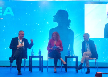 De izq a dcha, Juan Carlos Cortes director de la AEE, Irene Rivera división espacio de EVA, Ricardo Conde Presidente agencia Espacial Portuguesa.