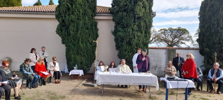 Misa de Todos los Santos para honrar a los difuntos de Cantimpalos 1 Momento de la misa.