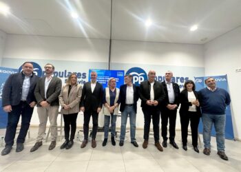 Prieto, Maroto, García, Campoy, Sanz, Vázquez, De Vicente, Mazarías, Prieto y Sanz Merino, en la mesa redonda 'Territorios con Futuro'.