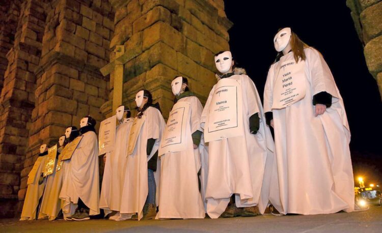 Un grito de silencio 1 Imagen de la acción de la Plataforma Abolicionista de Segovia. E. A.
