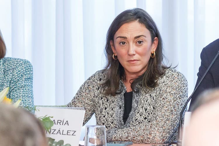Respaldo para la modernización de explotaciones agrarias y ganaderas 1 La consejera de Agricultura María González. ICAL.