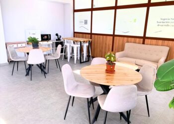 Puestos de trabajo del coworking de Arcones / Red de coworking Segovia Sur